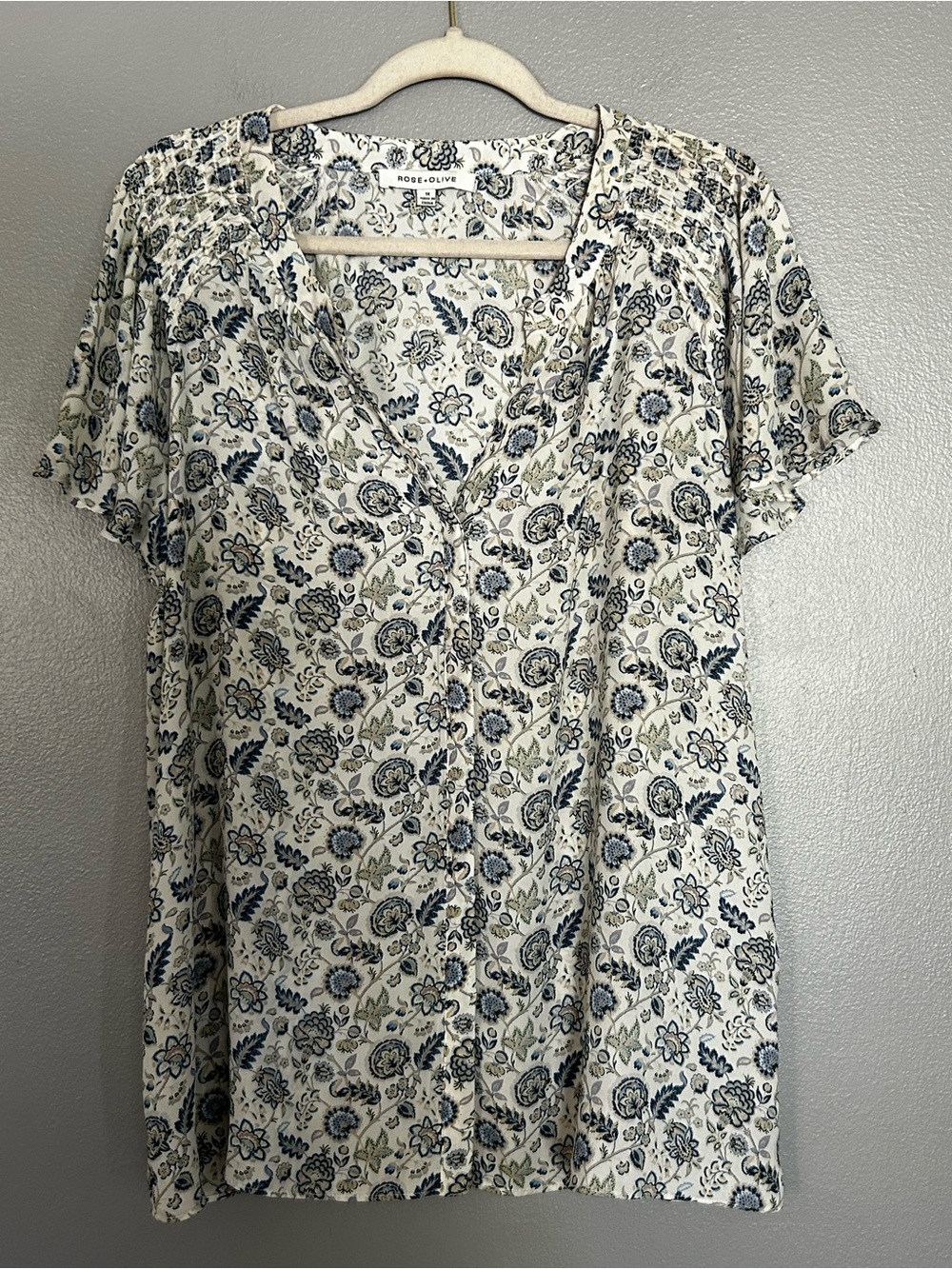 Rose & Olive Blouse 1X Floral Blue Flutter Sleeves Concealed Buttons Smock